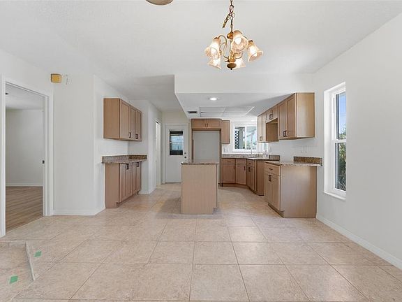 5th image of 316 S Mango St