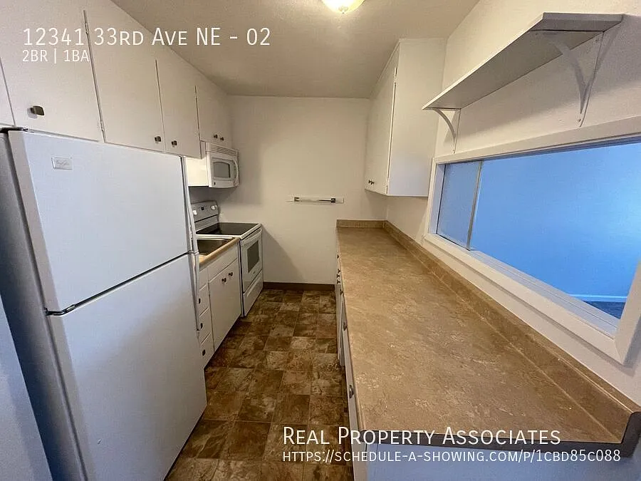 Pet friendly, Ground floor, 2 bed, 1 bath apartment w/storage (MI special) — Photo 2