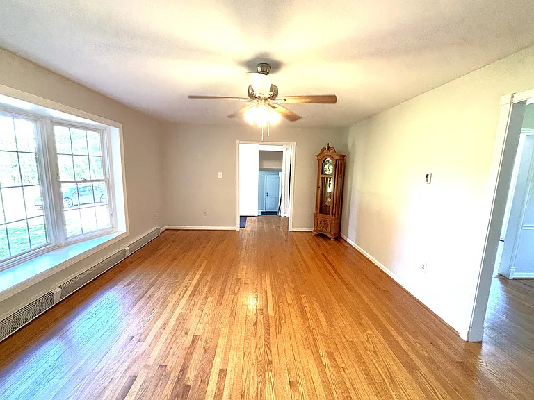 703 Kentland Dr — Photo 7