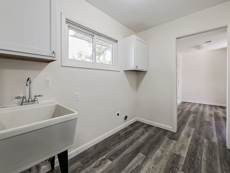 20862 Kenwood St — Photo 17