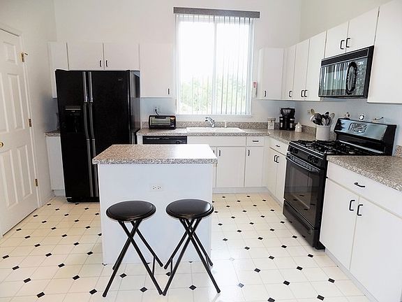 2nd image of 1145 Hawthorne Ln #1145