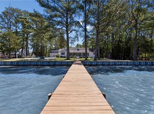 16 Pine Ln, Hampton, VA 23664