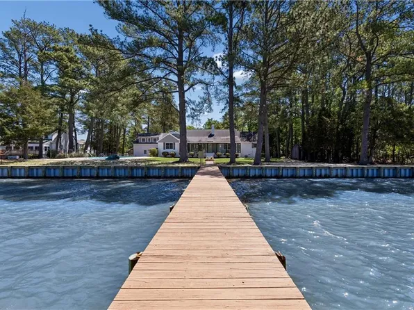 16 Pine Ln, Hampton, VA 23664
