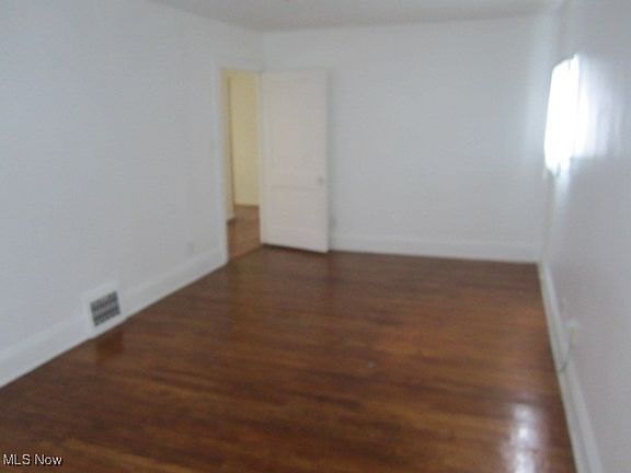 3rd image of 13817 Bartlett Ave