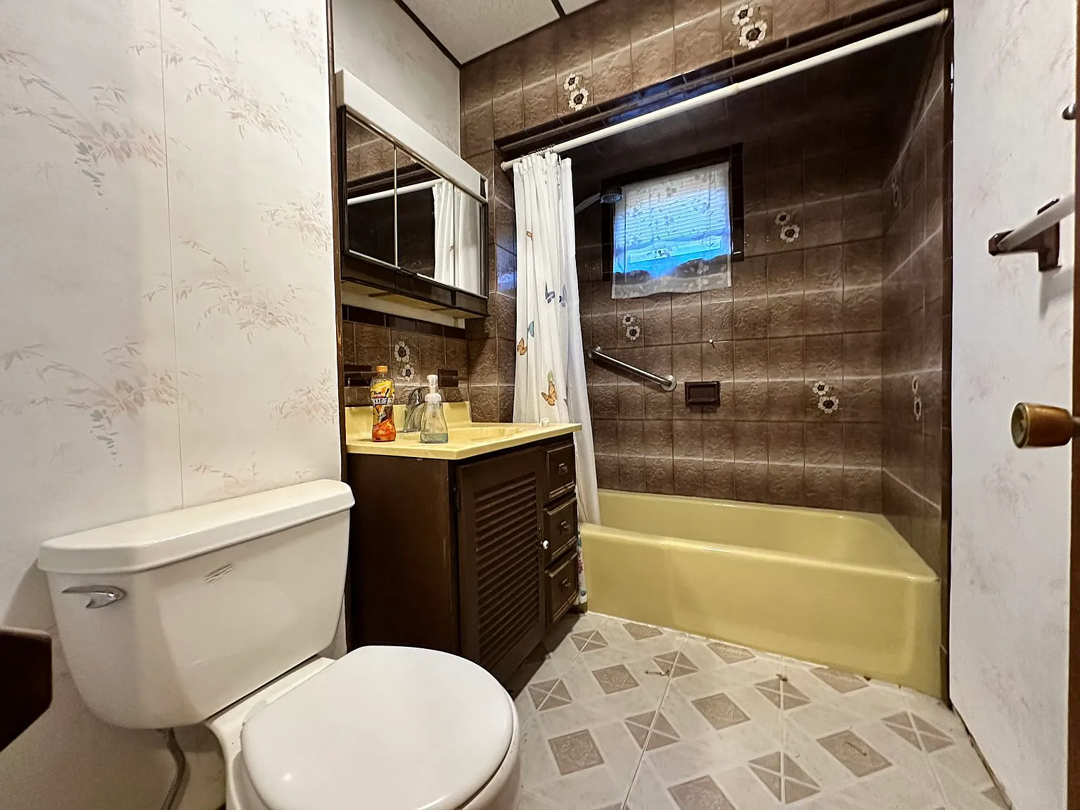3 bed, 1200 sqft, $2,600 — Photo 3