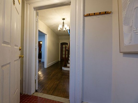 3rd image of 1536 Chicago Blvd