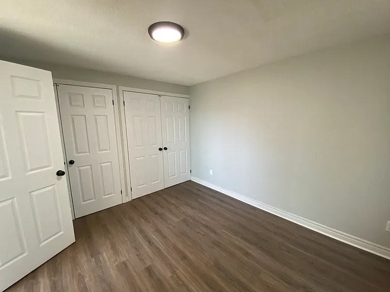 430 Adelaide St N — Photo 24