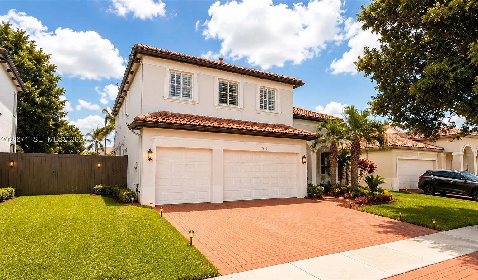 Floridian Bay Estates — Photo 1