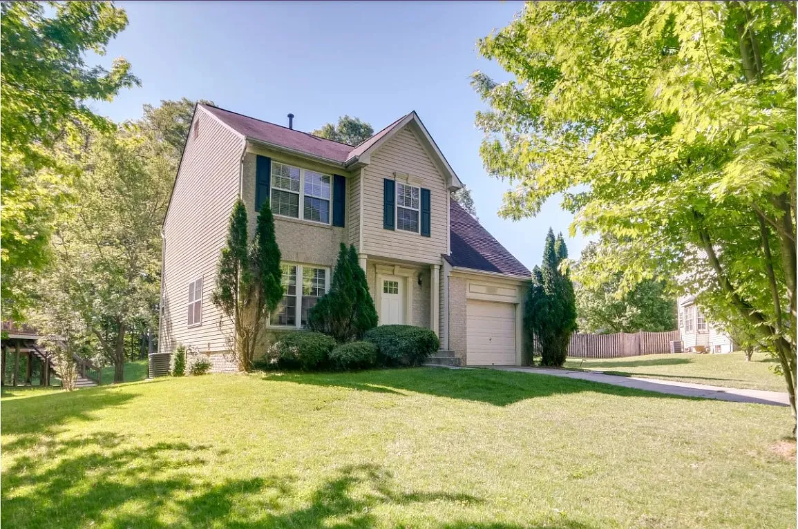 4 bed, 2.5 bath, 1800 sqft, $5,500 — Photo 1