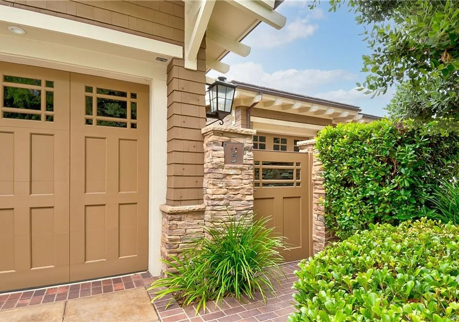 Charming Coastal Retreat in the Heart of Laguna Beach — Photo 3