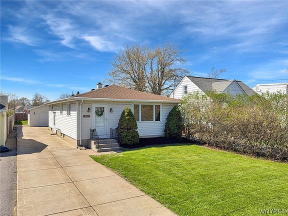3rd image of 874 Beach Rd