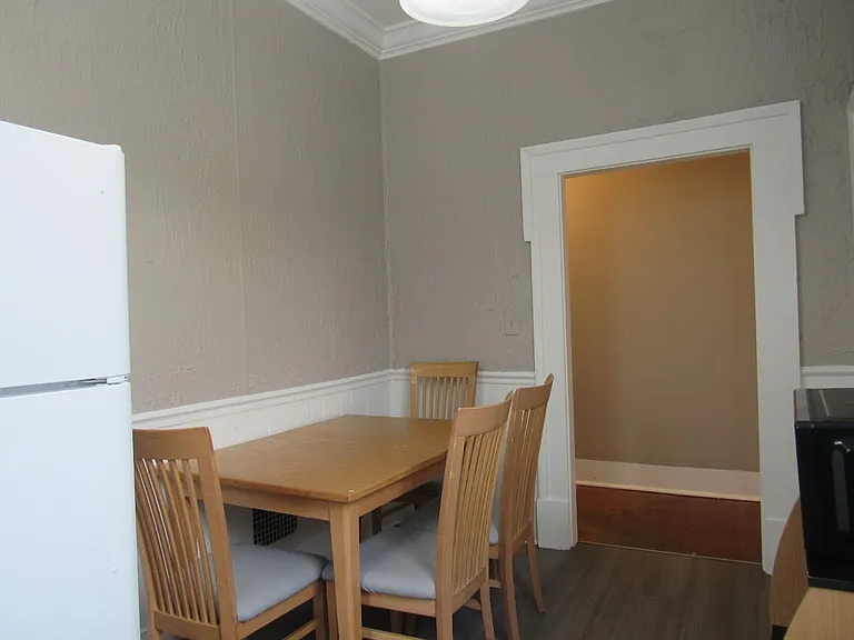 208 N Mulberry St #4 — Photo 4