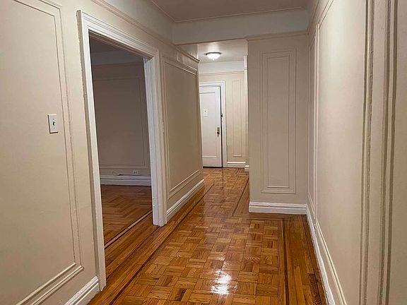 5th image of 4761 Broadway APT 2D