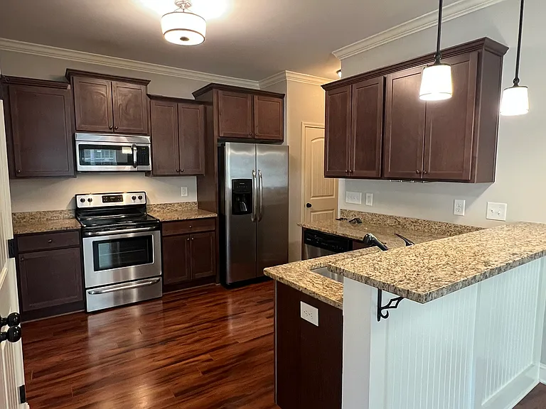 1071 Middleton Ln — Photo 24
