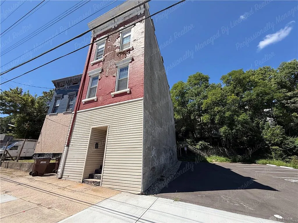 1 bed, 1.0 bath, $700 — Photo 2
