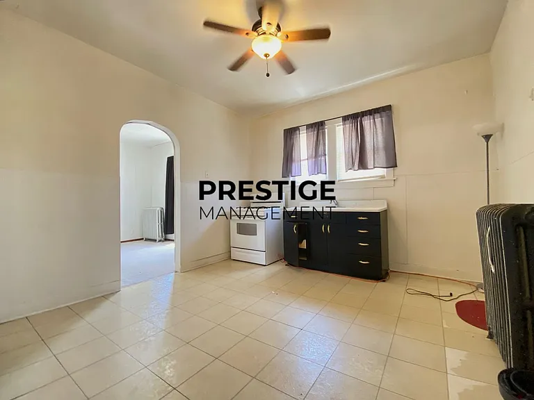 1113 Benedict St — Photo 3