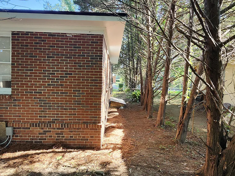 2752 Hawthorne Dr — Photo 18