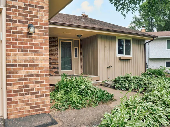 7467 Meadowwood Ct, Brooklyn Park, MN 55444