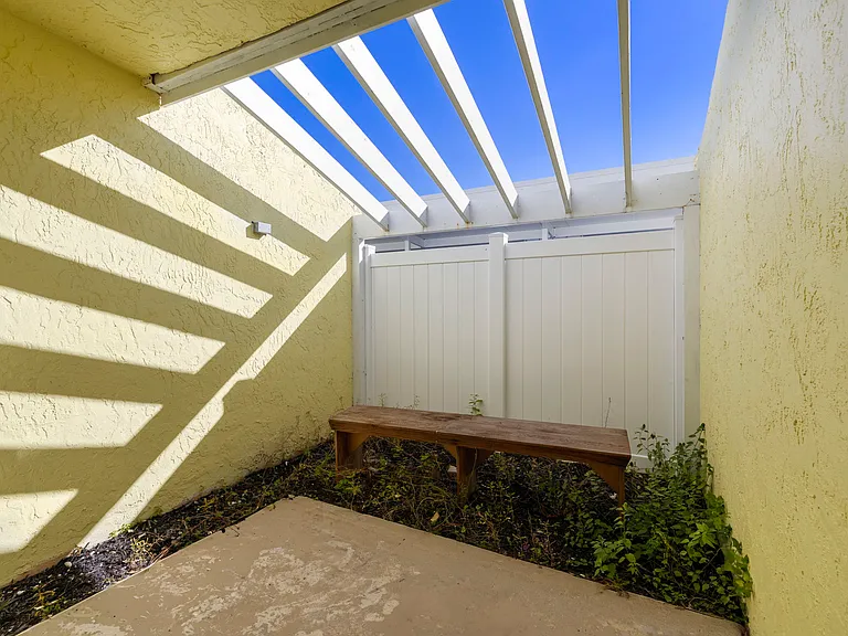 1 Windrush Blvd #19 — Photo 36