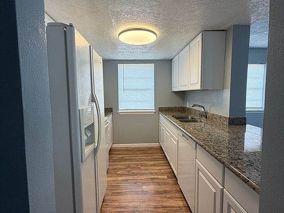 4th image of 2513 Oak Park Blvd