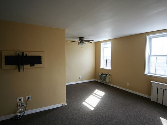 Living Room --> Dinning Area
