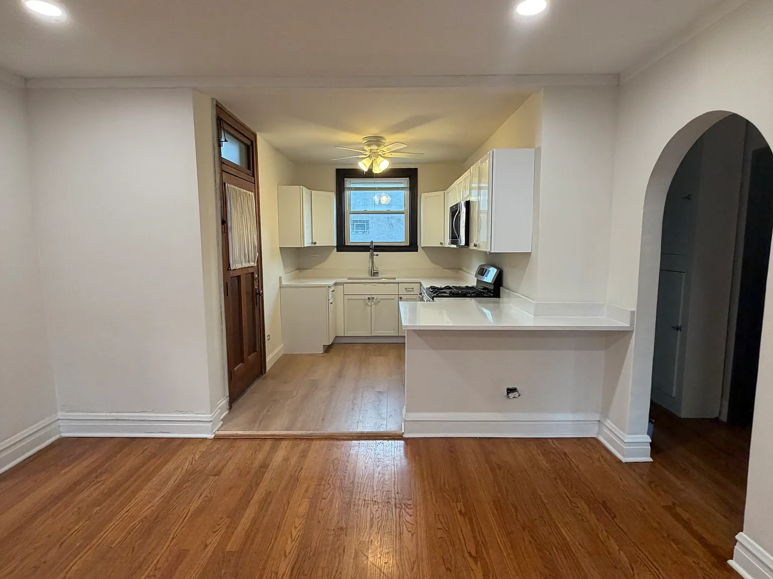 1419 W Touhy Ave — Photo 4