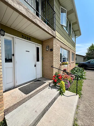 3211 John Ave Photo 1