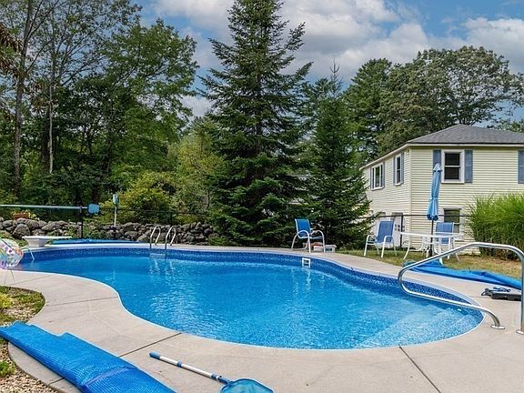 2nd image of 343 Lake Rd