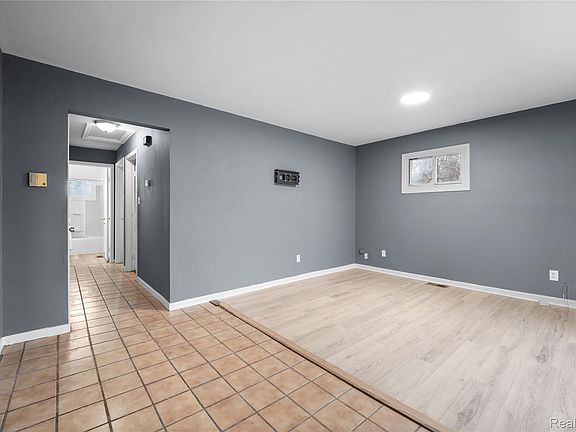 4th image of 26051 Lehigh St