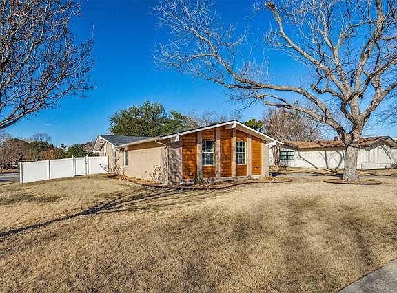 2nd image of 1501 Melrose Cir
