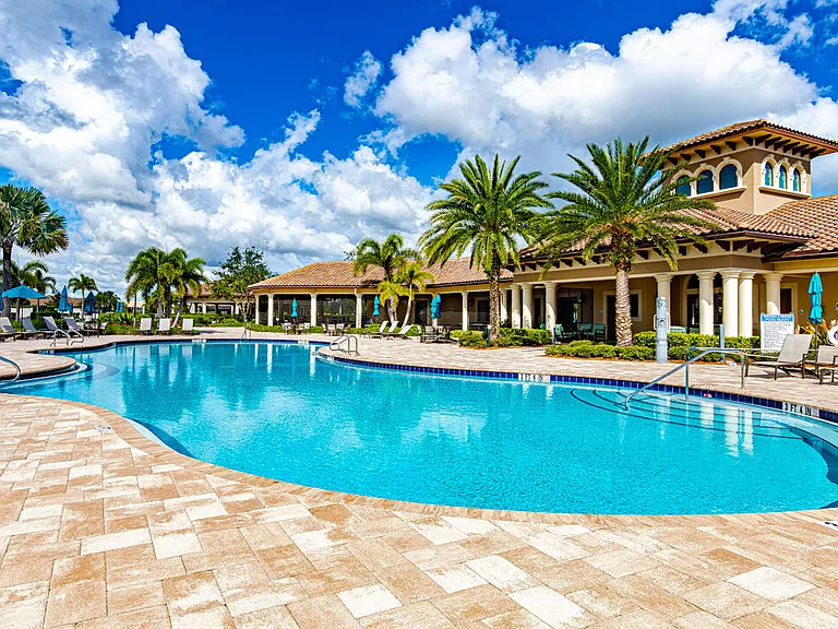 471 SE Vallarta Dr — Photo 41