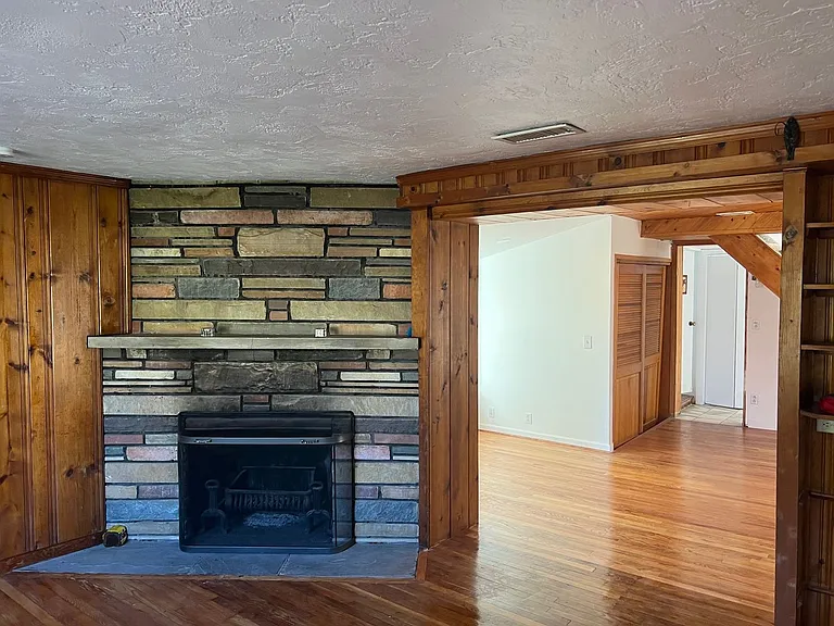 1425 N Line St — Photo 13