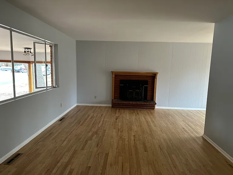 Living Room Fireplace with blower