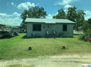 111 W Hamilton St, Cuero, TX 77954