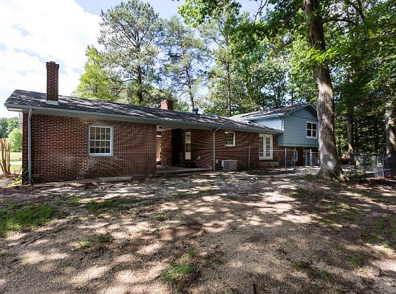 5th image of 605 Holly Vista Dr