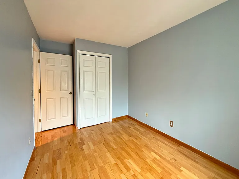 107 Glen Side E — Photo 12
