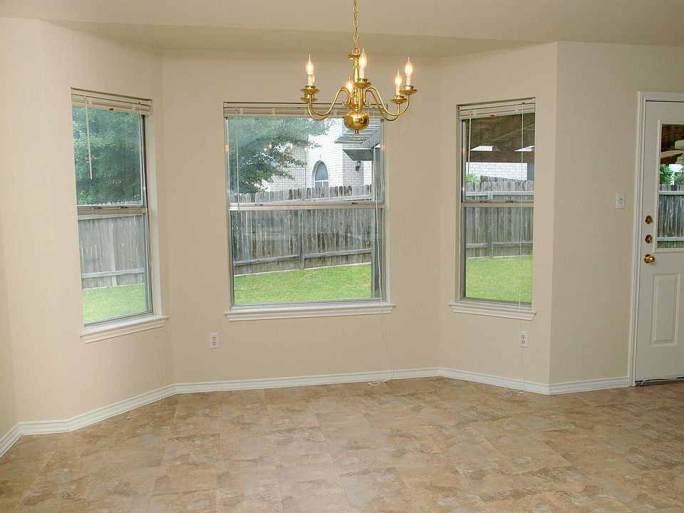 Dining/breakfast with bay window