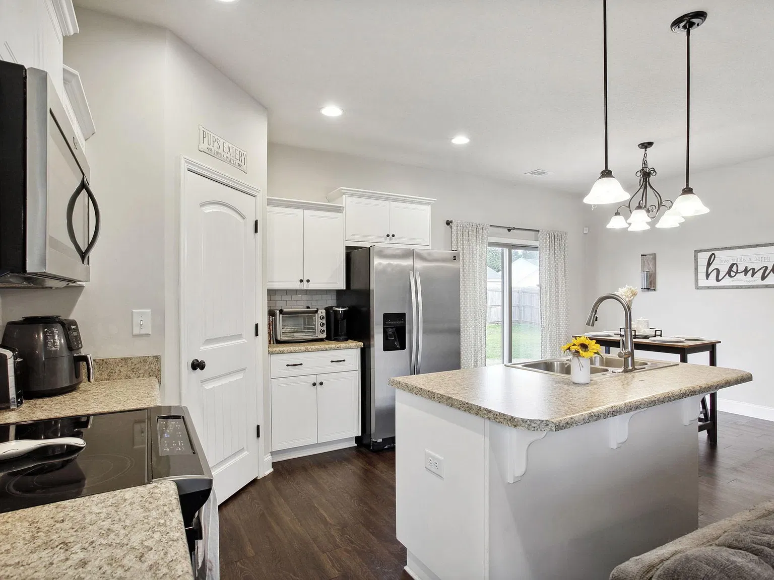 3 bed, 1466 sqft, $2,400 — Photo 3