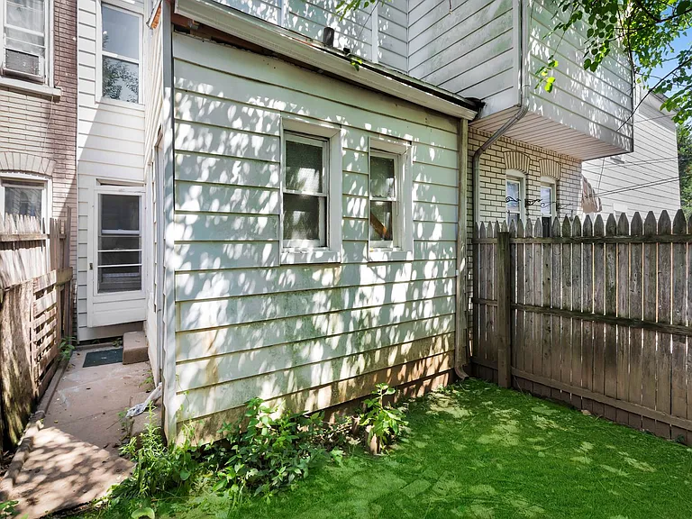 622.5 N Silk St — Photo 18