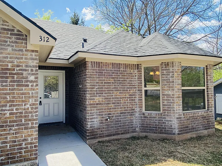 312 E Heron St — Photo 17