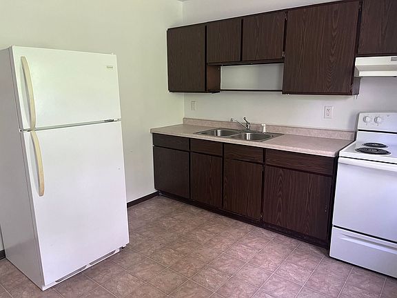3rd image of 493 Ivy Ln #H