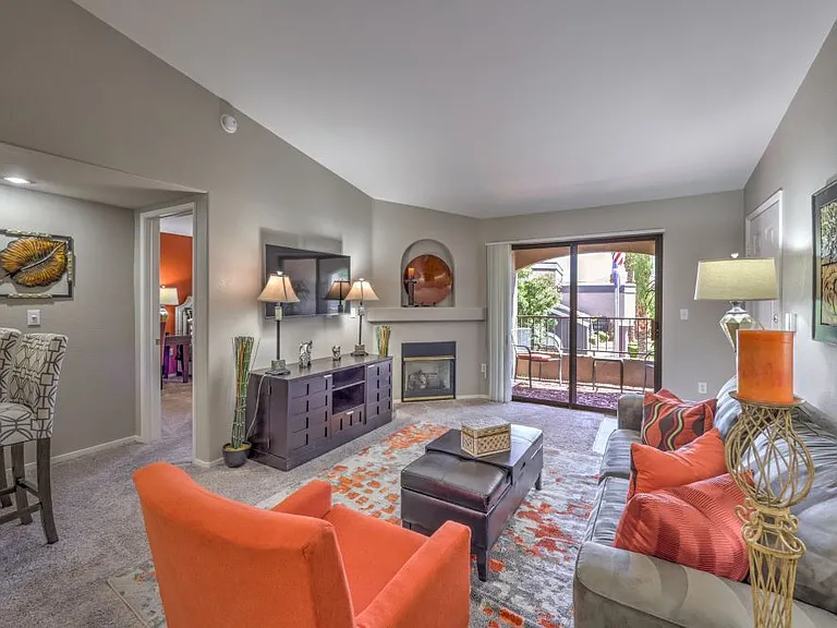 1290 W Horizon Ridge Pkwy — Photo 14