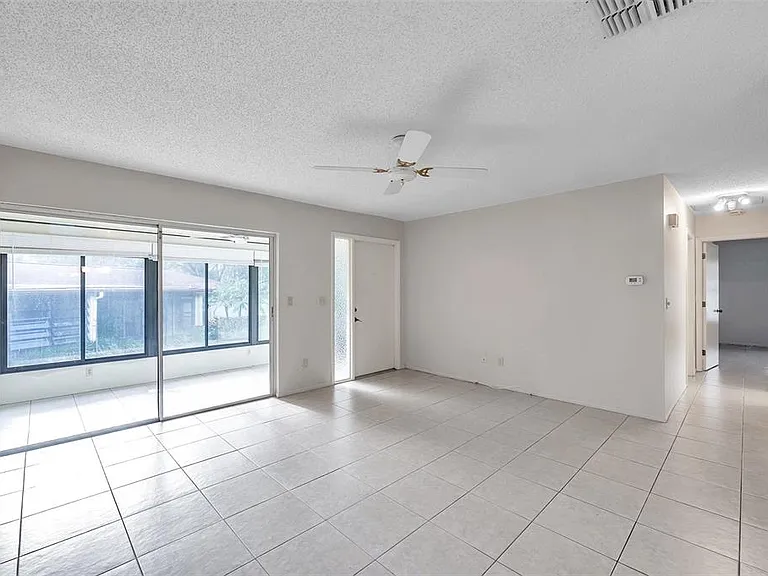 2291 Shelly Dr #D — Photo 7