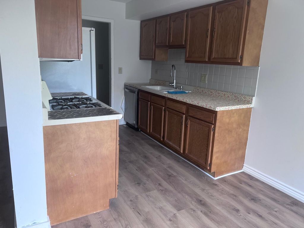 Apartment in Bloomingdale - View 3
