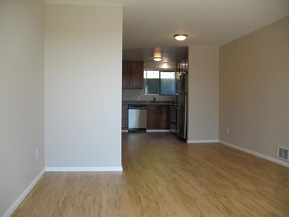 3rd image of 8415 Park Dr APT 6