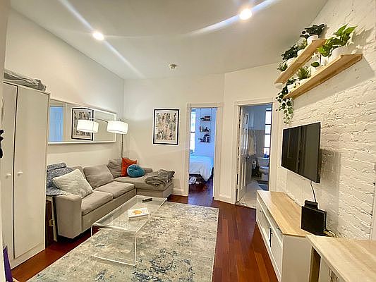 1st image of 256 E 10th St #3T