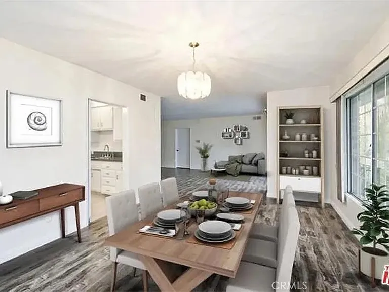 837 S Windsor Blvd #7 — Photo 8