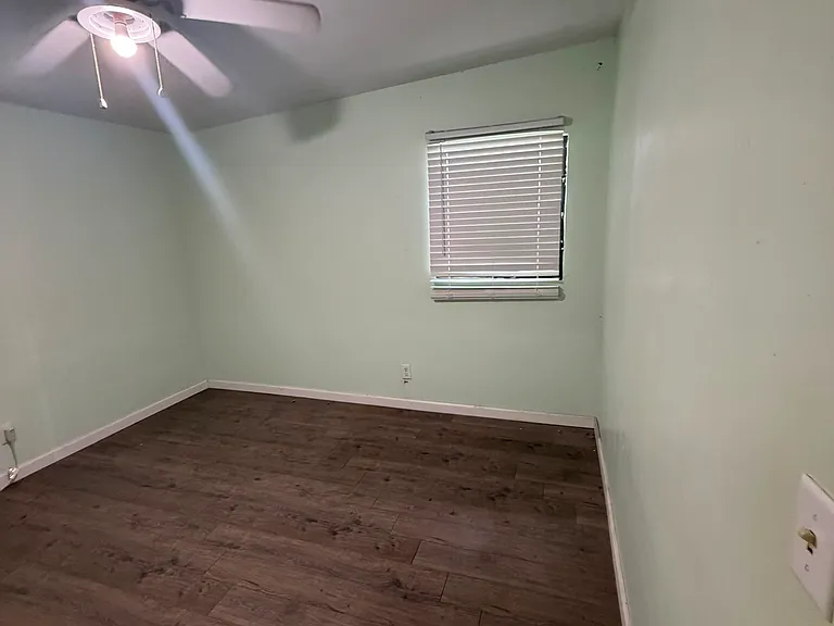 1623 Alfen St — Photo 2