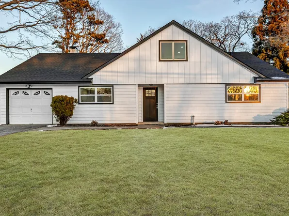 104 Ballad Circle, Holbrook, NY 11741