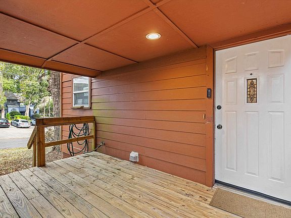 3rd image of 1511 Jacks Dr
